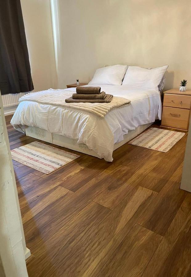 Single And Doubles Rooms Close To Central Londra Esterno foto