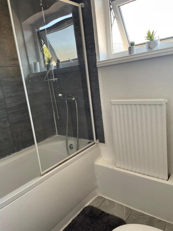 Single And Doubles Rooms Close To Central Londra Esterno foto